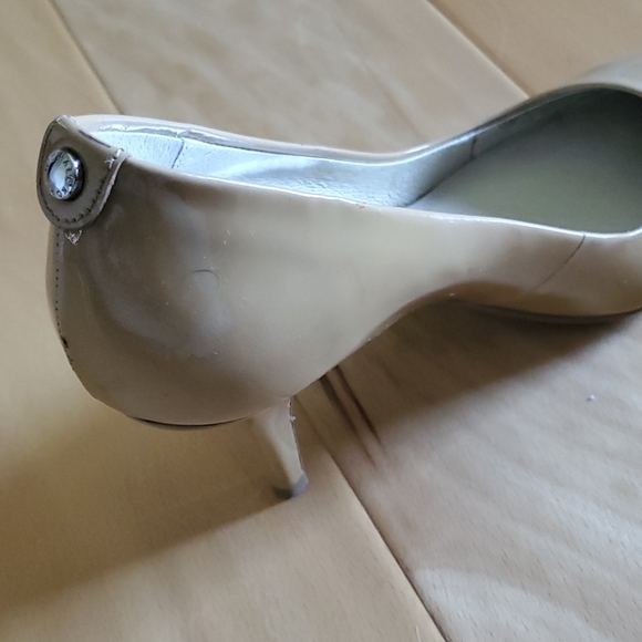 MK pumps heel 3 inch, size 7.5M new with some flow - Picture 5 of 5